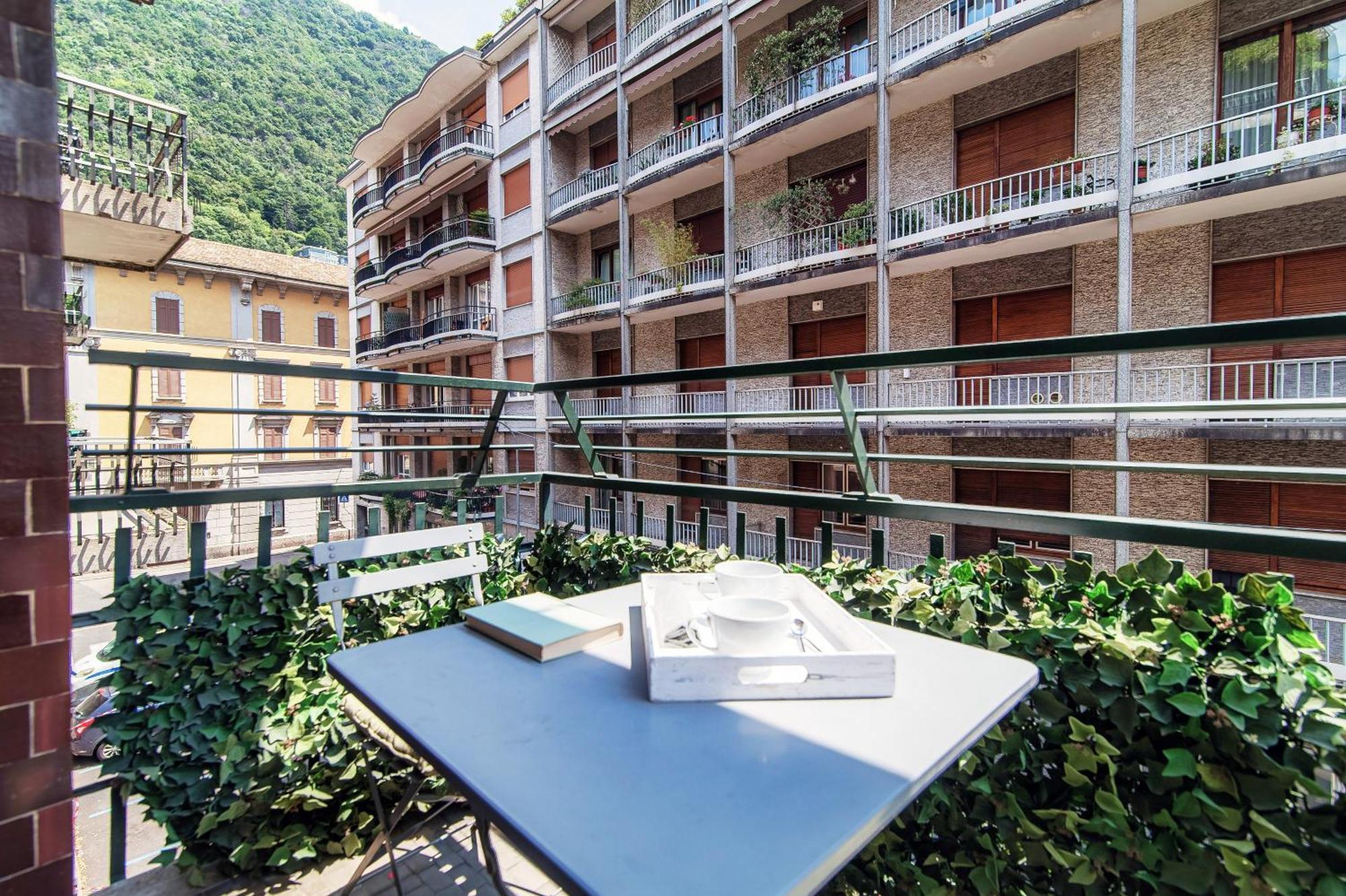 Rezzonico Suites - By MyhomeinКомо Экстерьер фото